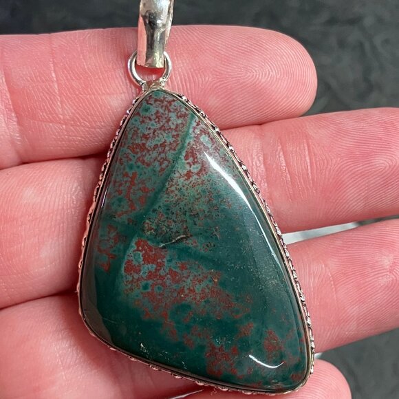 Unique Heliotrope Bloodstone Pendant Stone Crystal Jewelry - Picture 1 of 8
